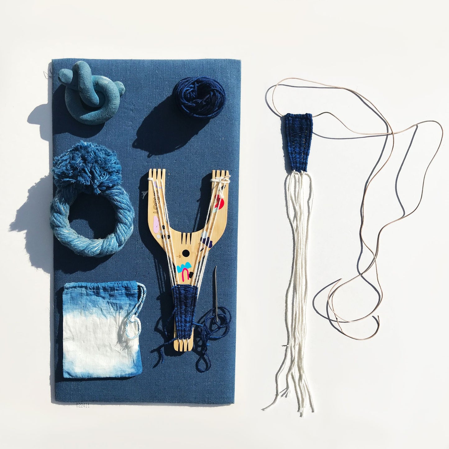 5-IN-1 Pom Pom Maker - XL Abstract Print Model