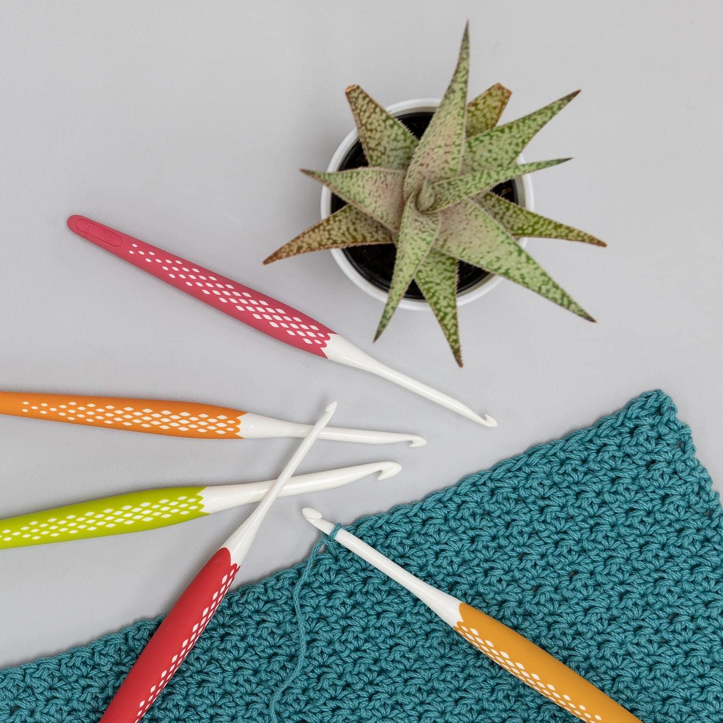 Prym Ergonomics Crochet Gift Set (E, G, 7, H, J) – Ties That Bind Yarn