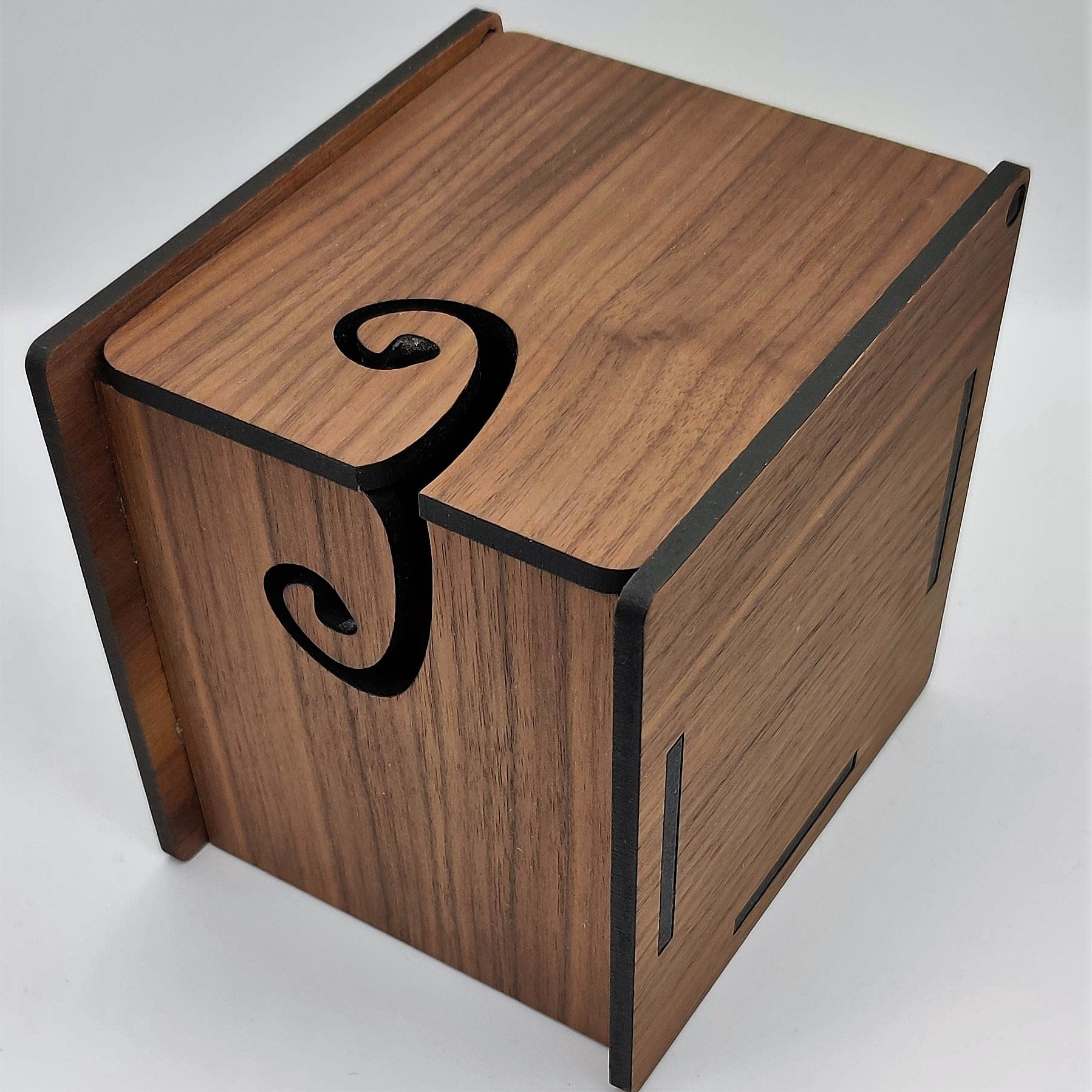 Schrodinger's Box – Ties That Bind Yarn